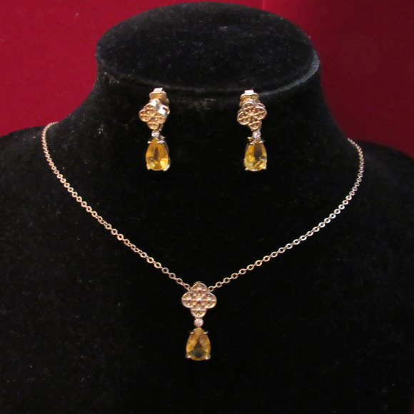 Avon Jewelry - Deep Yellow Crystal Teardrop Necklace Earrings Set Avon Jewelry - Deep Yellow Crystal Teardrop Necklace Earrings Set